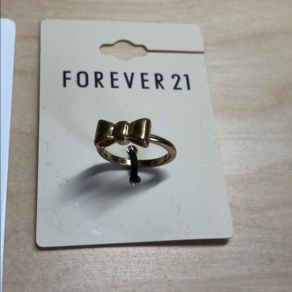 Bundle of 5 pearl, bow, crystal ring and bracelets - Picture 3 of 5